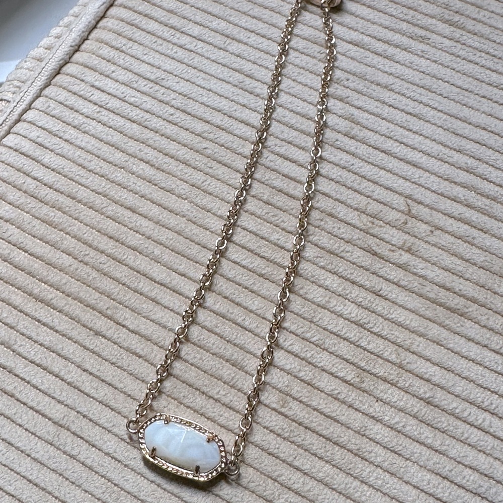 EUC Kendra Scott Elisa rose gold bracelet with white stone